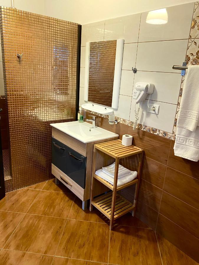 Pensiunea Rix Rooms Foksány Kültér fotó