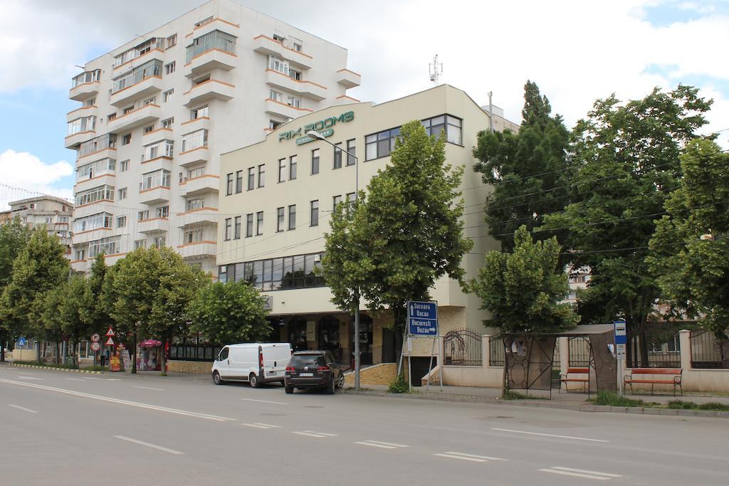 Pensiunea Rix Rooms Foksány Kültér fotó